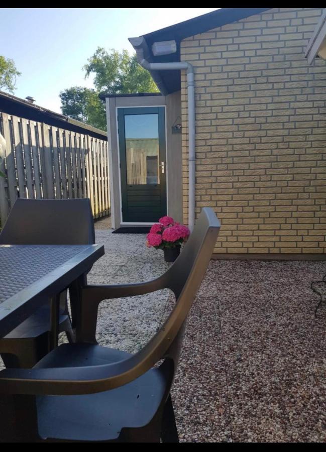 Cozy Chalet In Opmeer Near Amsterdam And Beach Экстерьер фото
