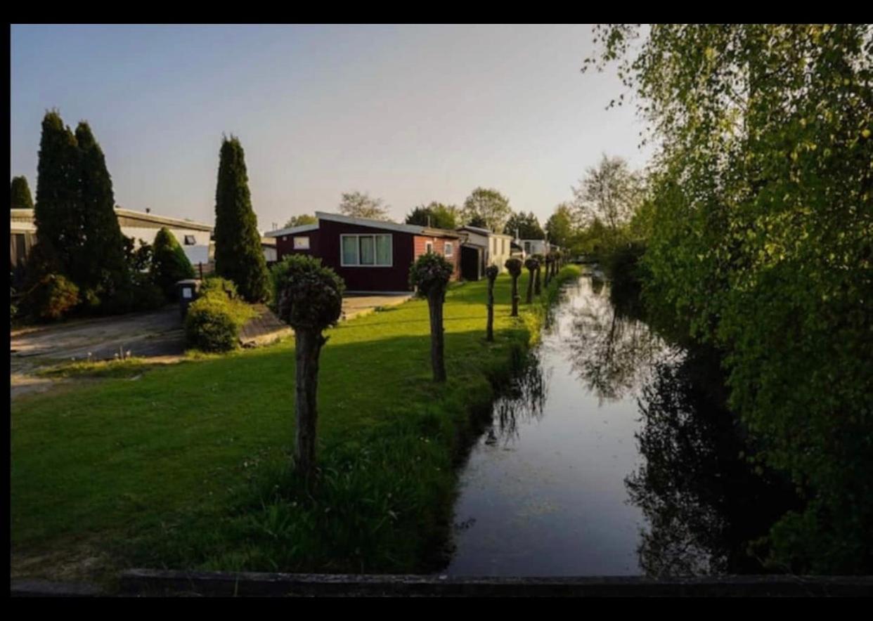Cozy Chalet In Opmeer Near Amsterdam And Beach Экстерьер фото